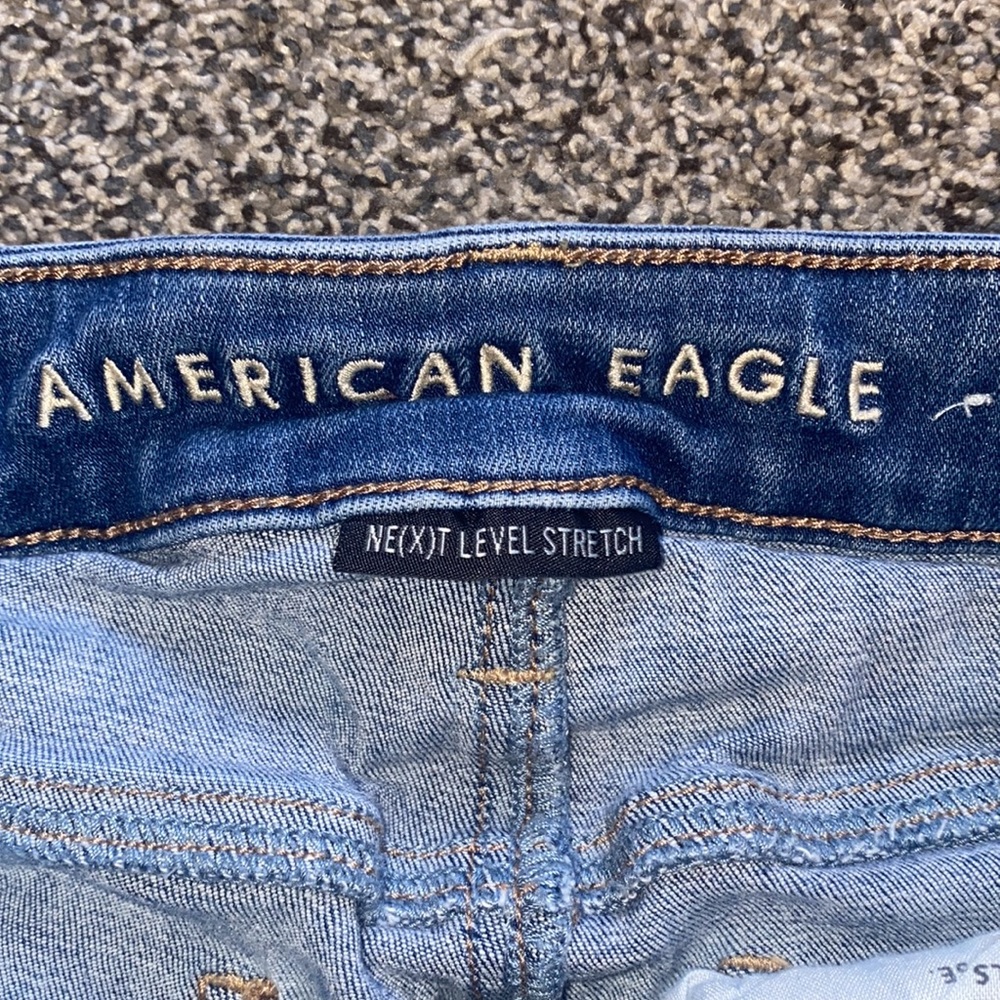 Like new distressed hi-rise jeggings - Picture 5 of 9